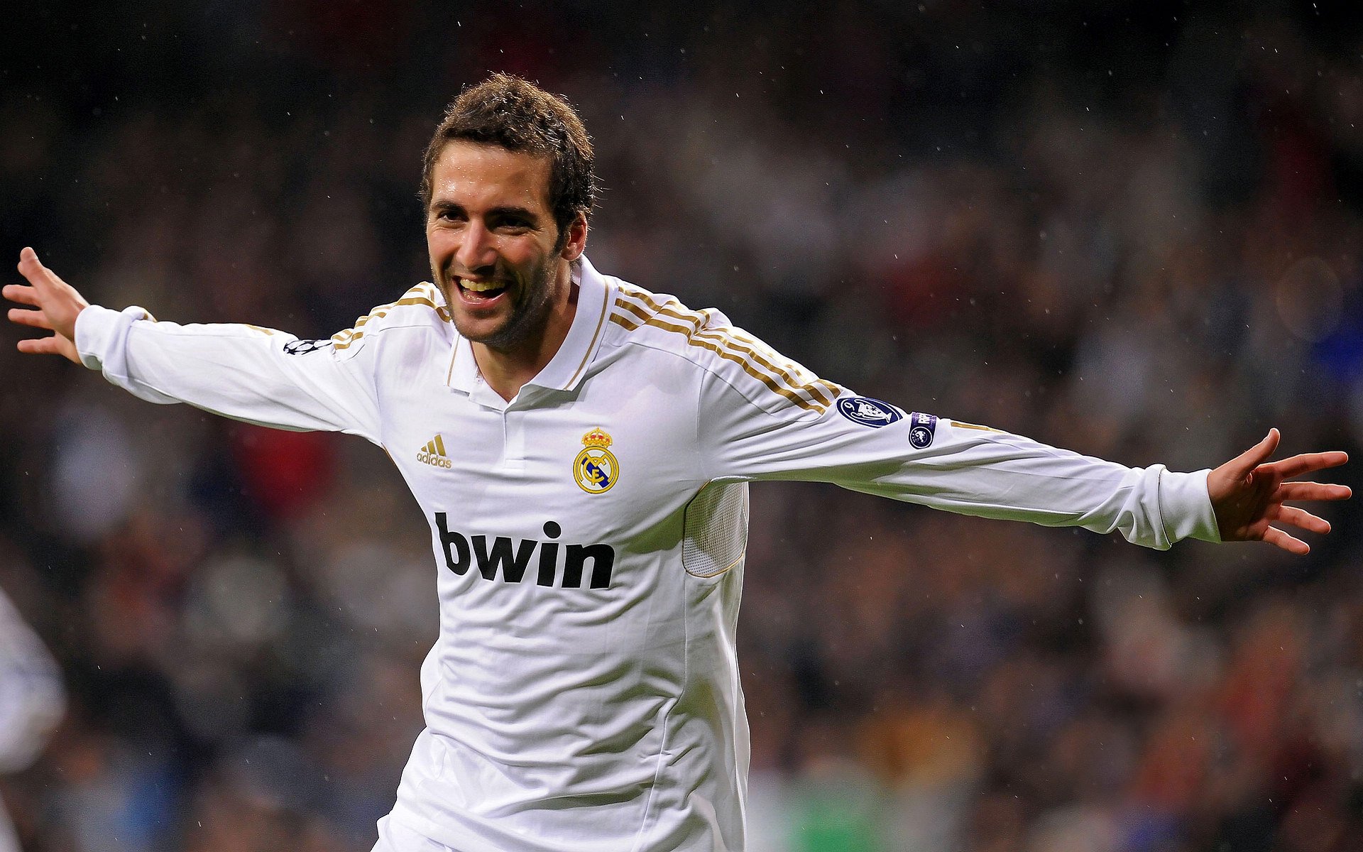 沙尔克球员受伤退赛，对球队士气产生影响，沙尔克本赛季两次换帅